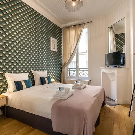 Charming Near Trocadero Apartment *