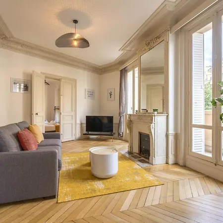 Charming Near Trocadero Apartment Paris