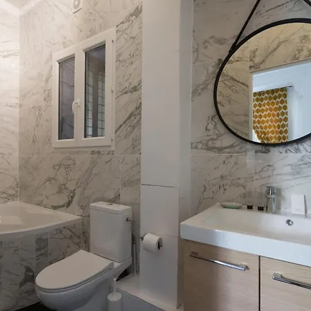 Charming Near Trocadero Paris