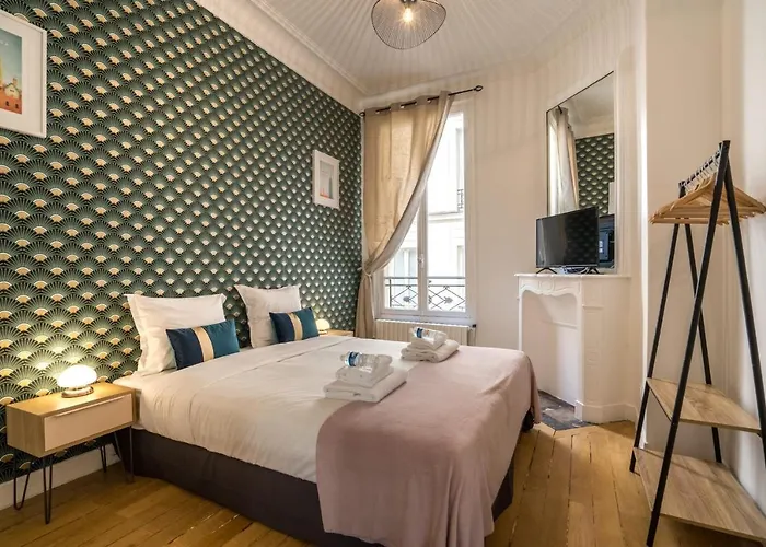 Charming Near Trocadero Апартаменты *