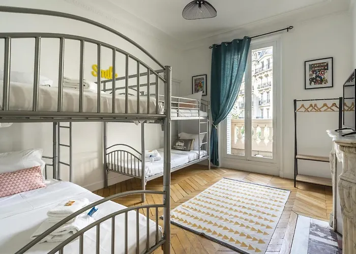 Charming Near Trocadero Апартаменты *