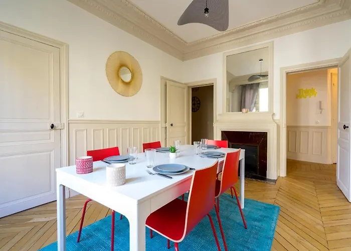 Апартаменты Charming Near Trocadero *