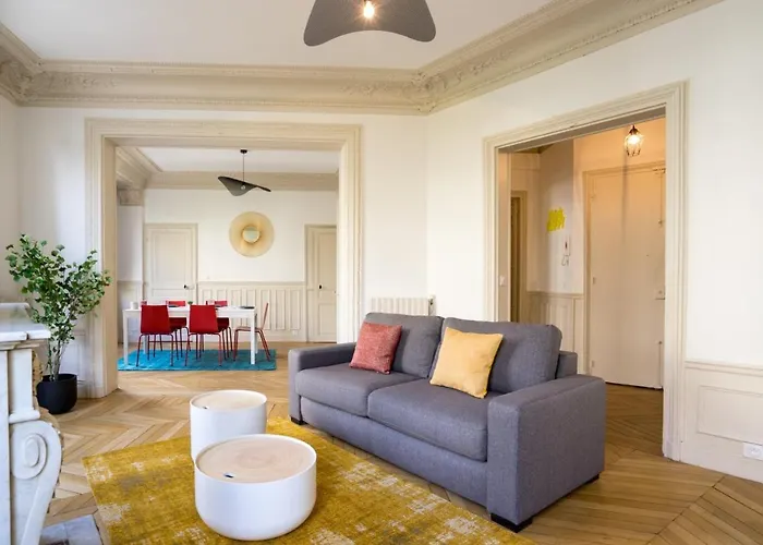 Charming Near Trocadero Апартаменты