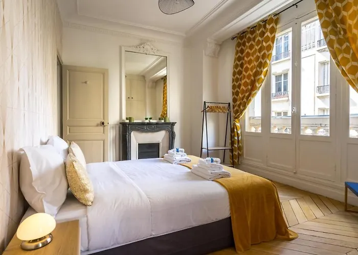 Charming Near Trocadero Апартаменты *