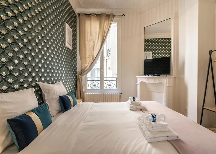 Charming Near Trocadero Апартаменты *