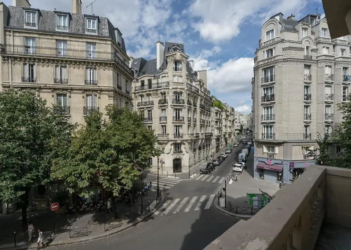 Charming Near Trocadero Апартаменты