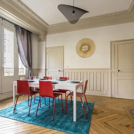 Charming Near Trocadero *
